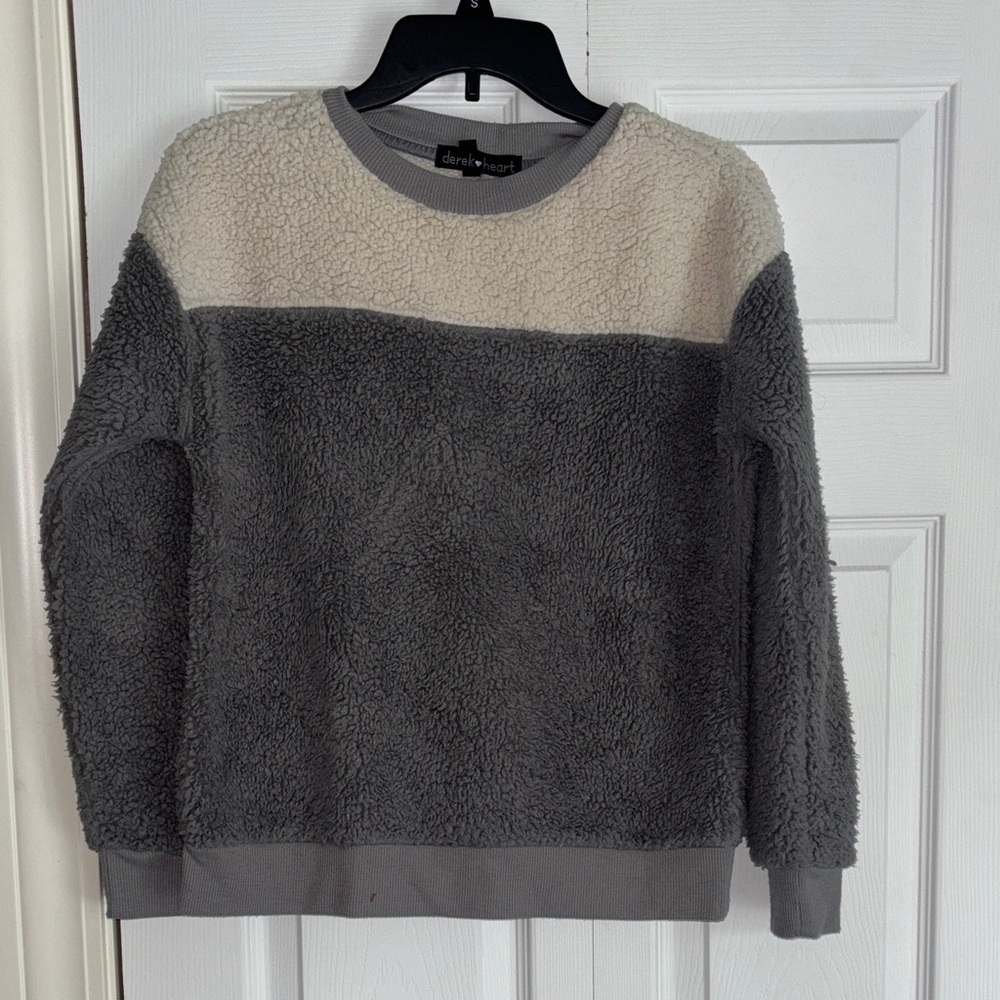 Derek Heart Gray and Cream Sherpa Pullover